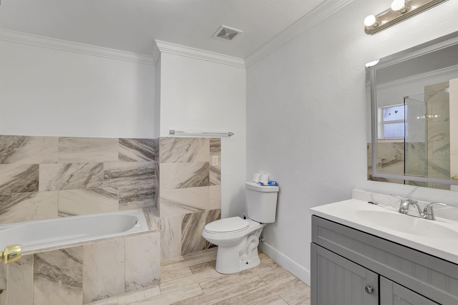 Image 15 of 27 For 4090 32nd Avenue Se