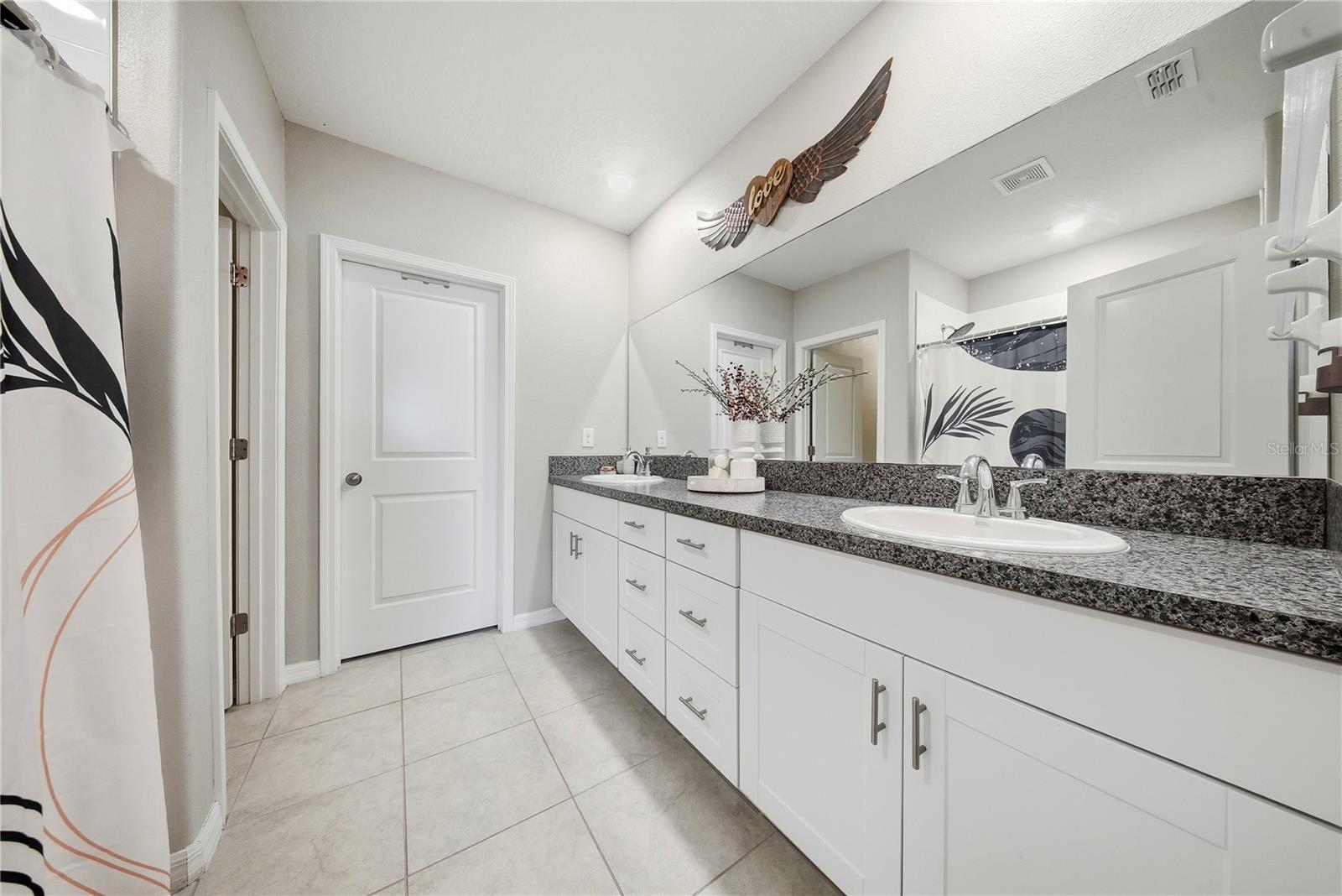 Listing photo id 15 for 13525 Wild Ginger Street