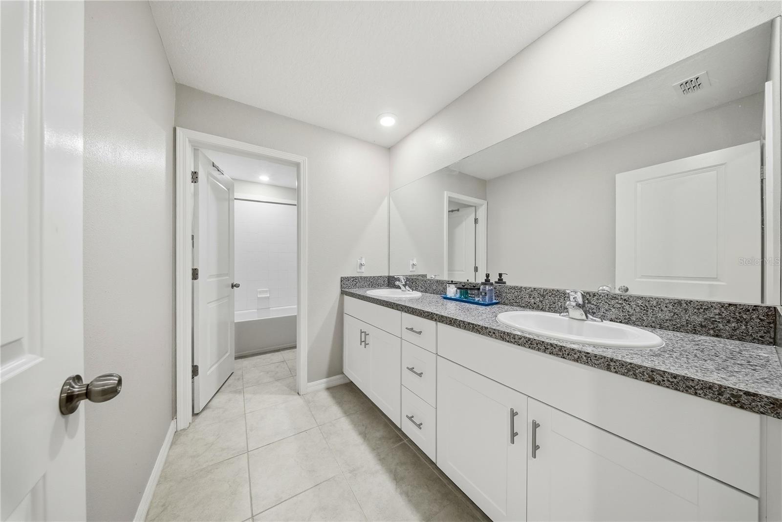 Listing photo id 33 for 13525 Wild Ginger Street