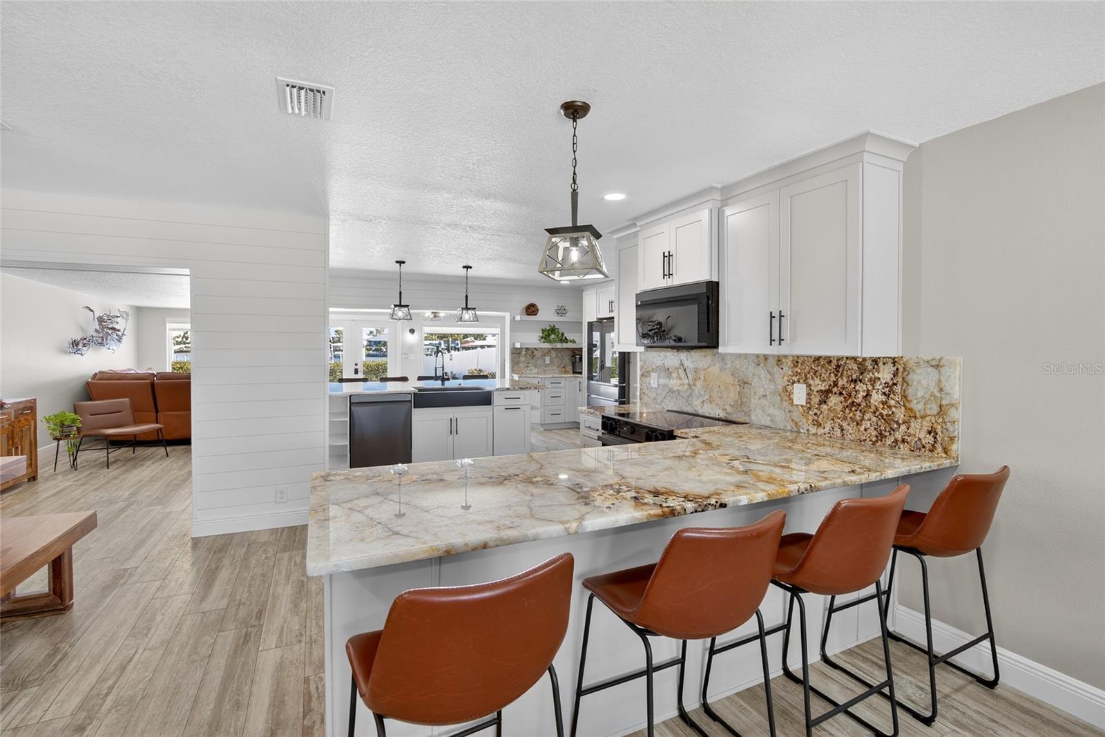 Listing photo id 20 for 6404 Lake Sunrise Drive