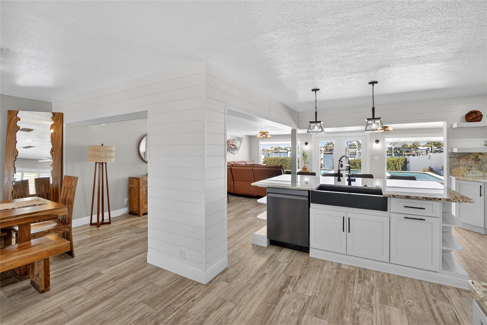 Listing photo id 22 for 6404 Lake Sunrise Drive