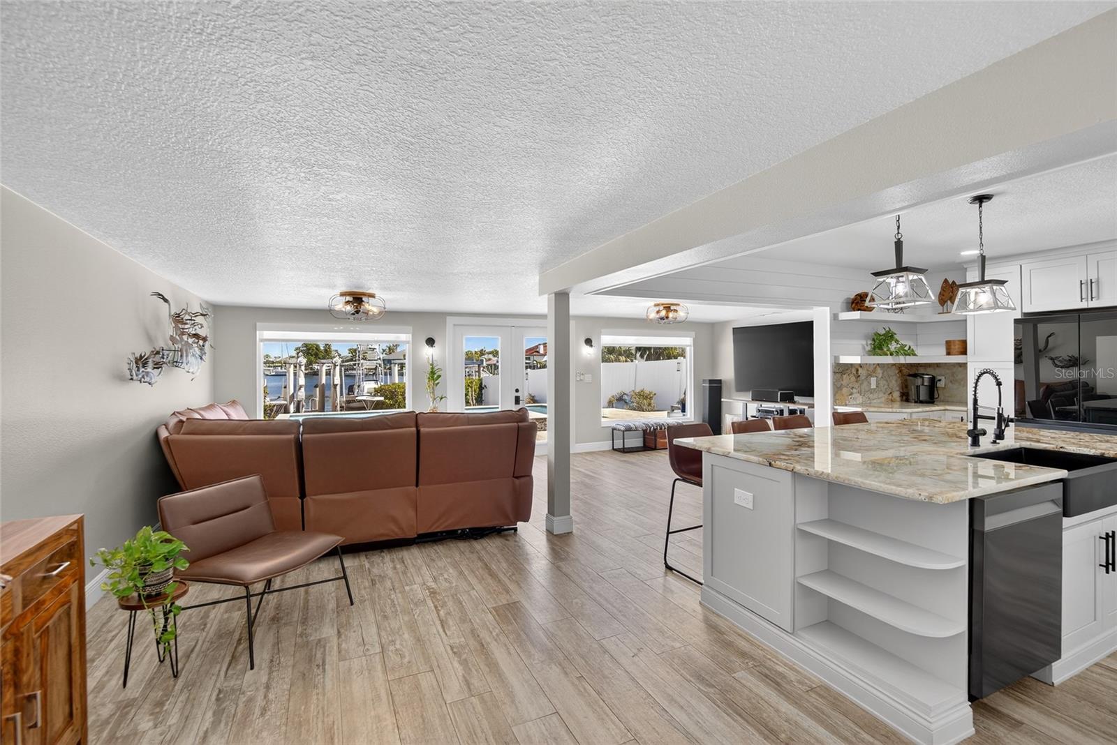 Listing photo id 24 for 6404 Lake Sunrise Drive