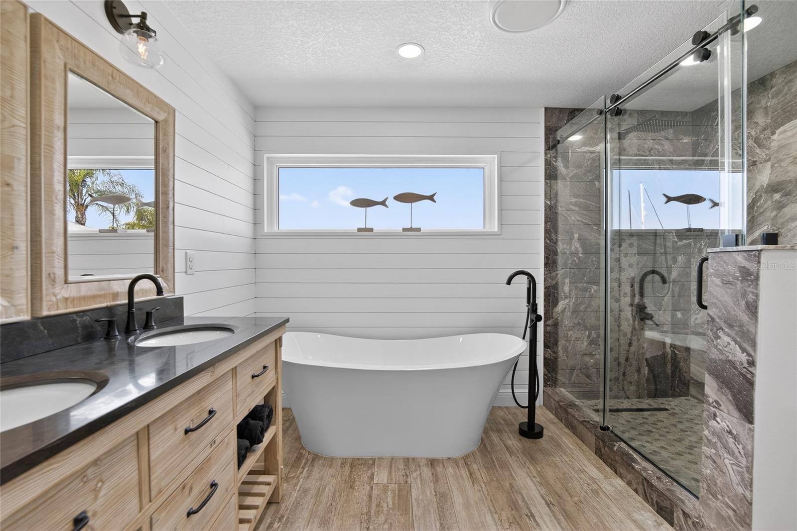 Listing photo id 27 for 6404 Lake Sunrise Drive