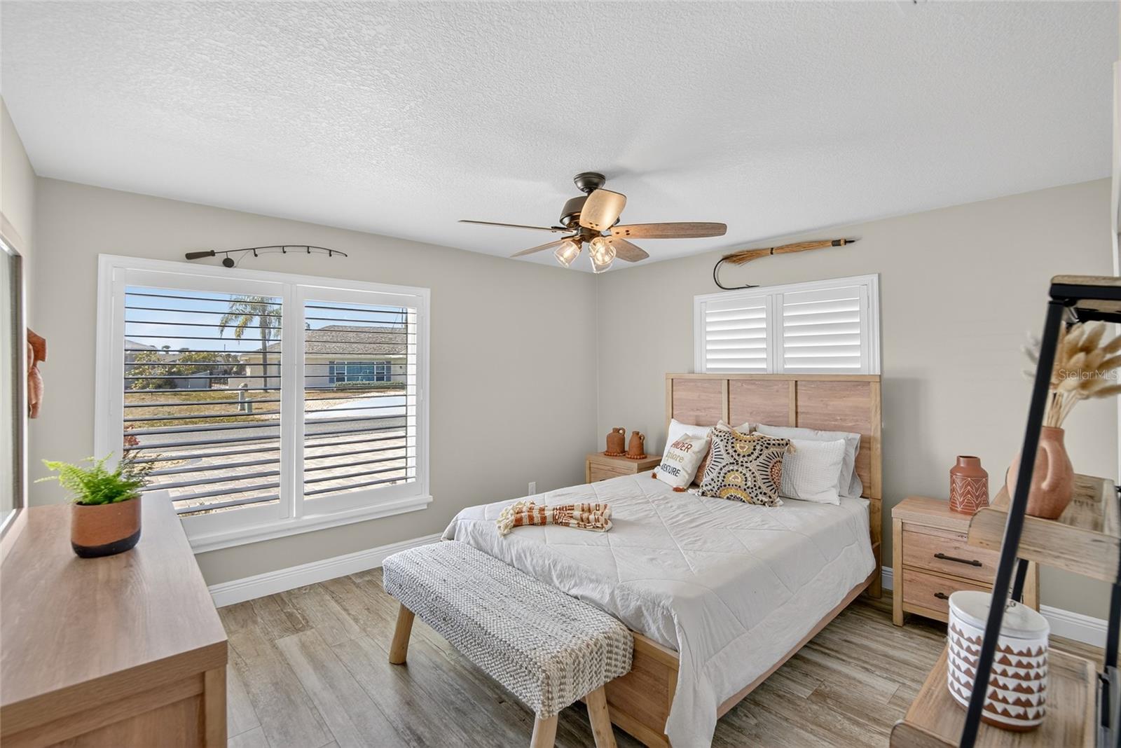 Listing photo id 30 for 6404 Lake Sunrise Drive