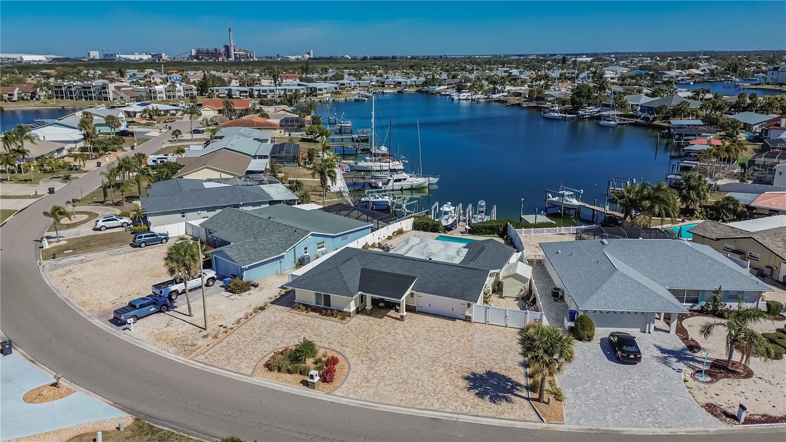 Listing photo id 44 for 6404 Lake Sunrise Drive