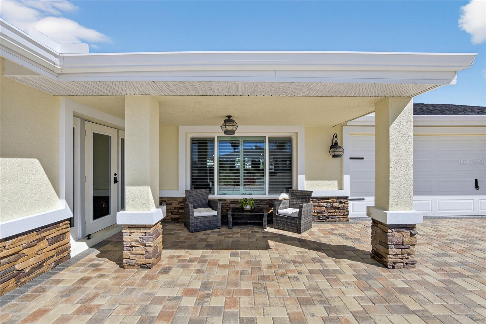 Listing photo id 4 for 6404 Lake Sunrise Drive