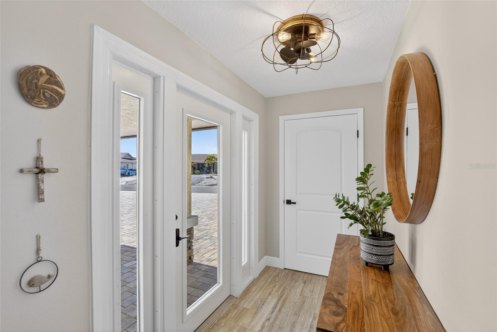 Listing photo id 5 for 6404 Lake Sunrise Drive