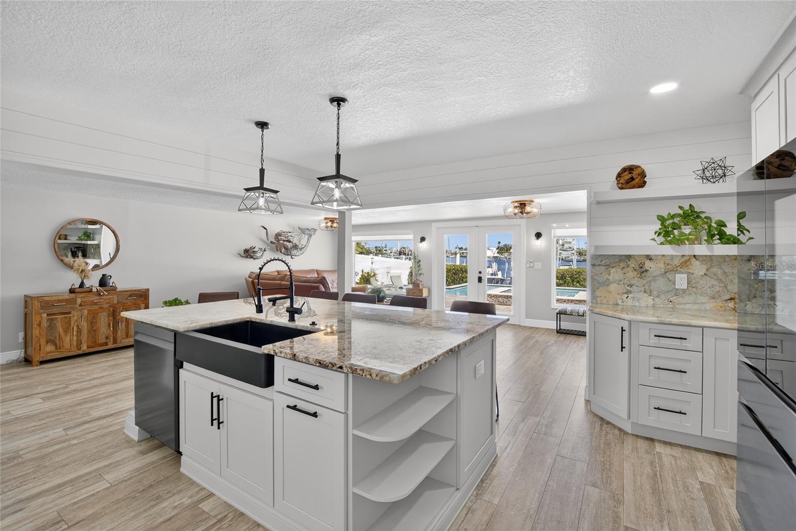 Listing photo id 6 for 6404 Lake Sunrise Drive