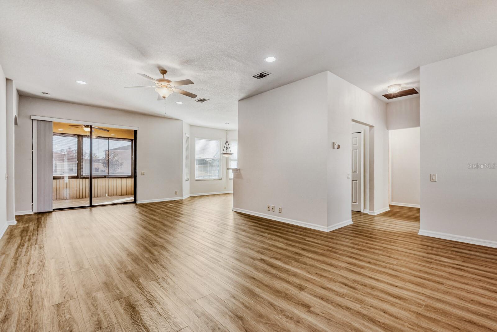 Image 5 of 28 For 3891 Whistlewood Circle