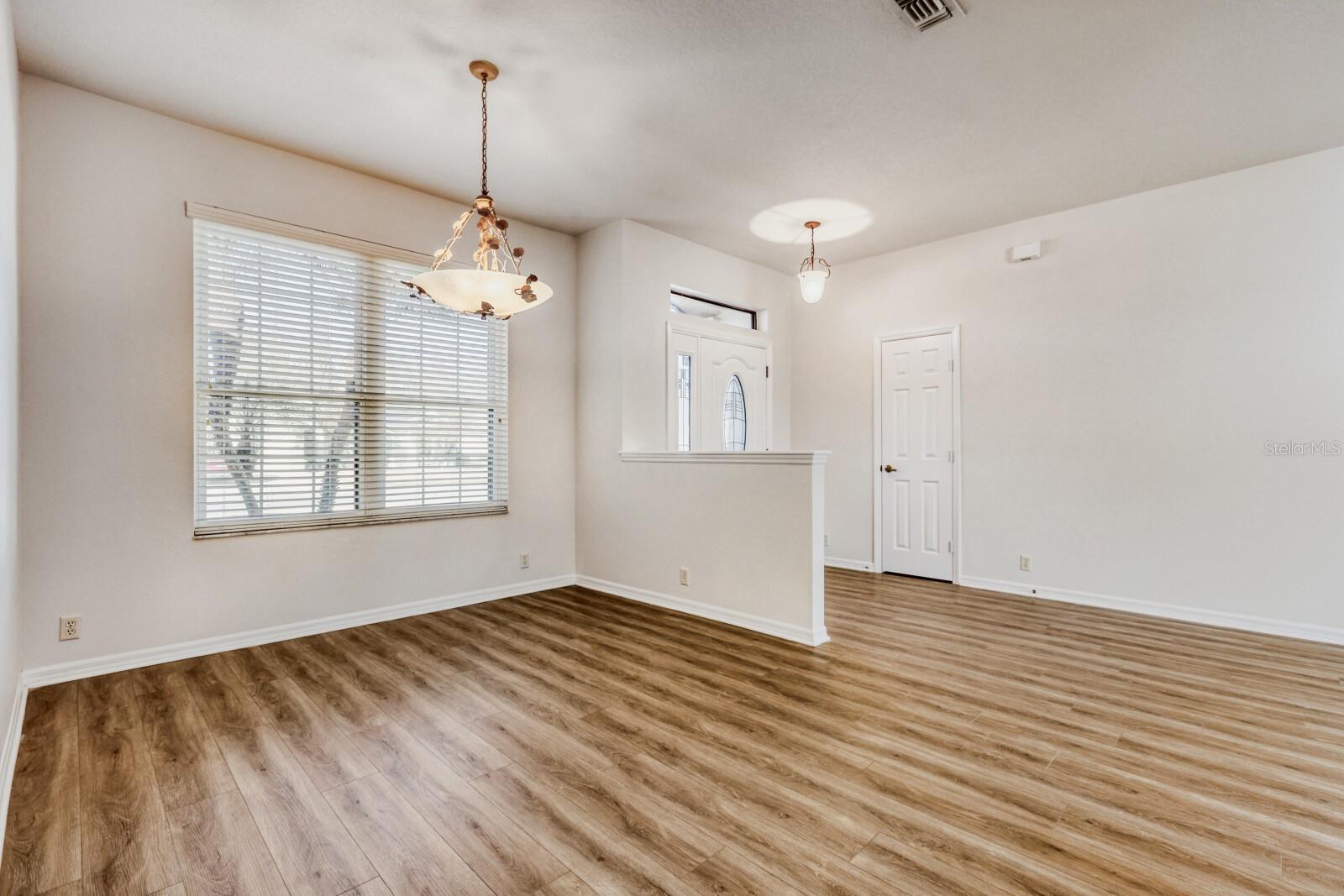 Image 7 of 28 For 3891 Whistlewood Circle