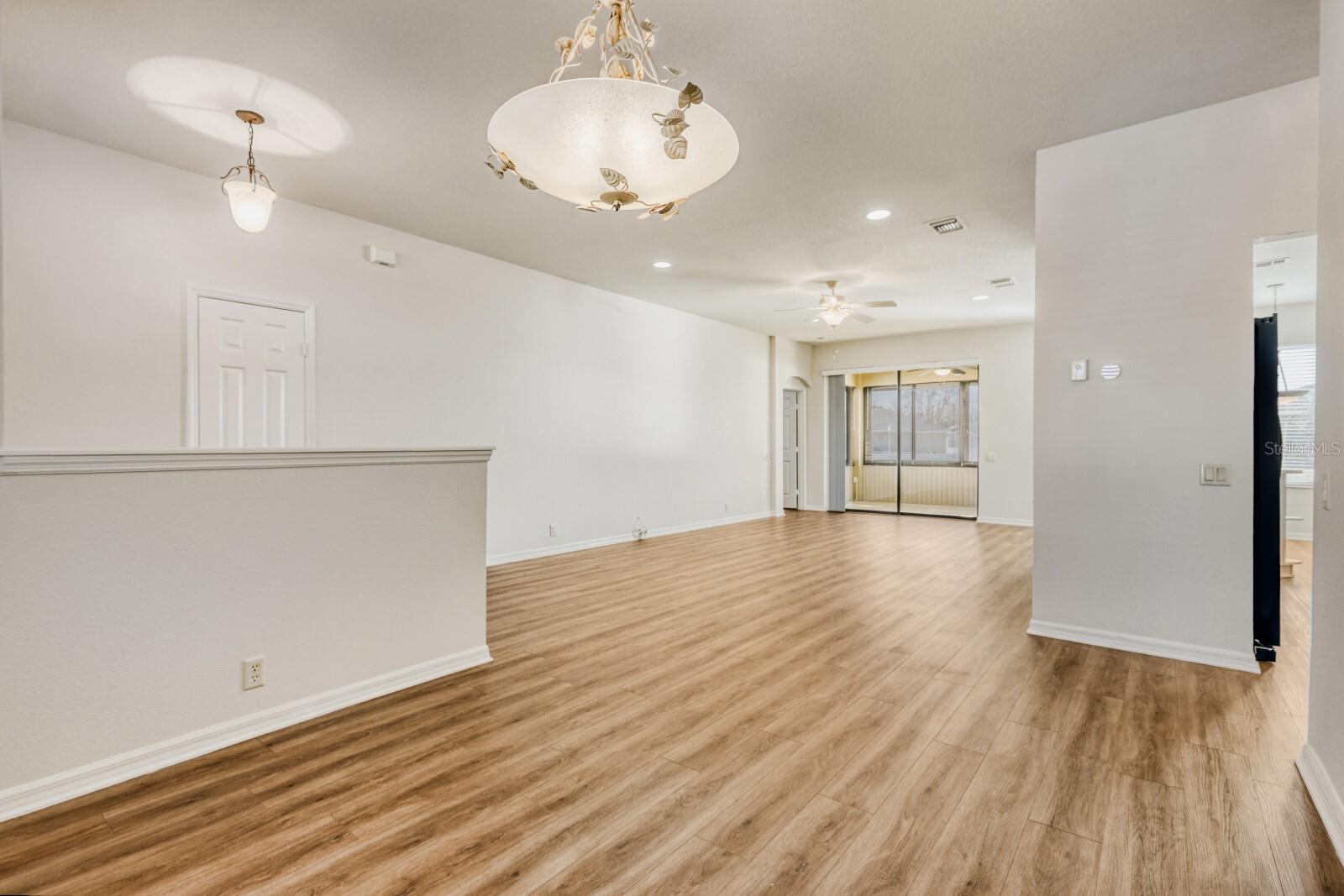 Image 8 of 28 For 3891 Whistlewood Circle