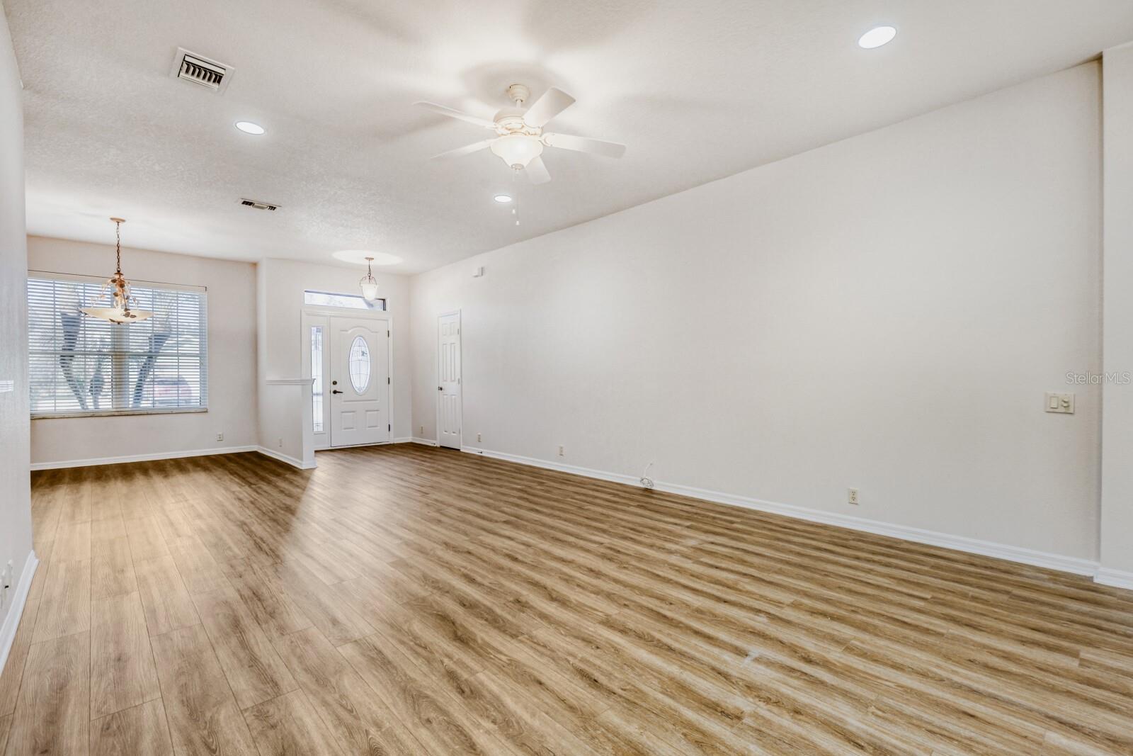 Image 9 of 28 For 3891 Whistlewood Circle