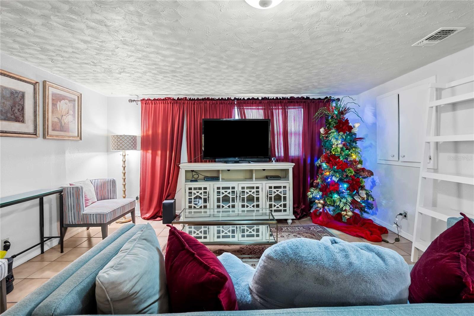 Image 13 of 35 For 1210 Gladys Avenue