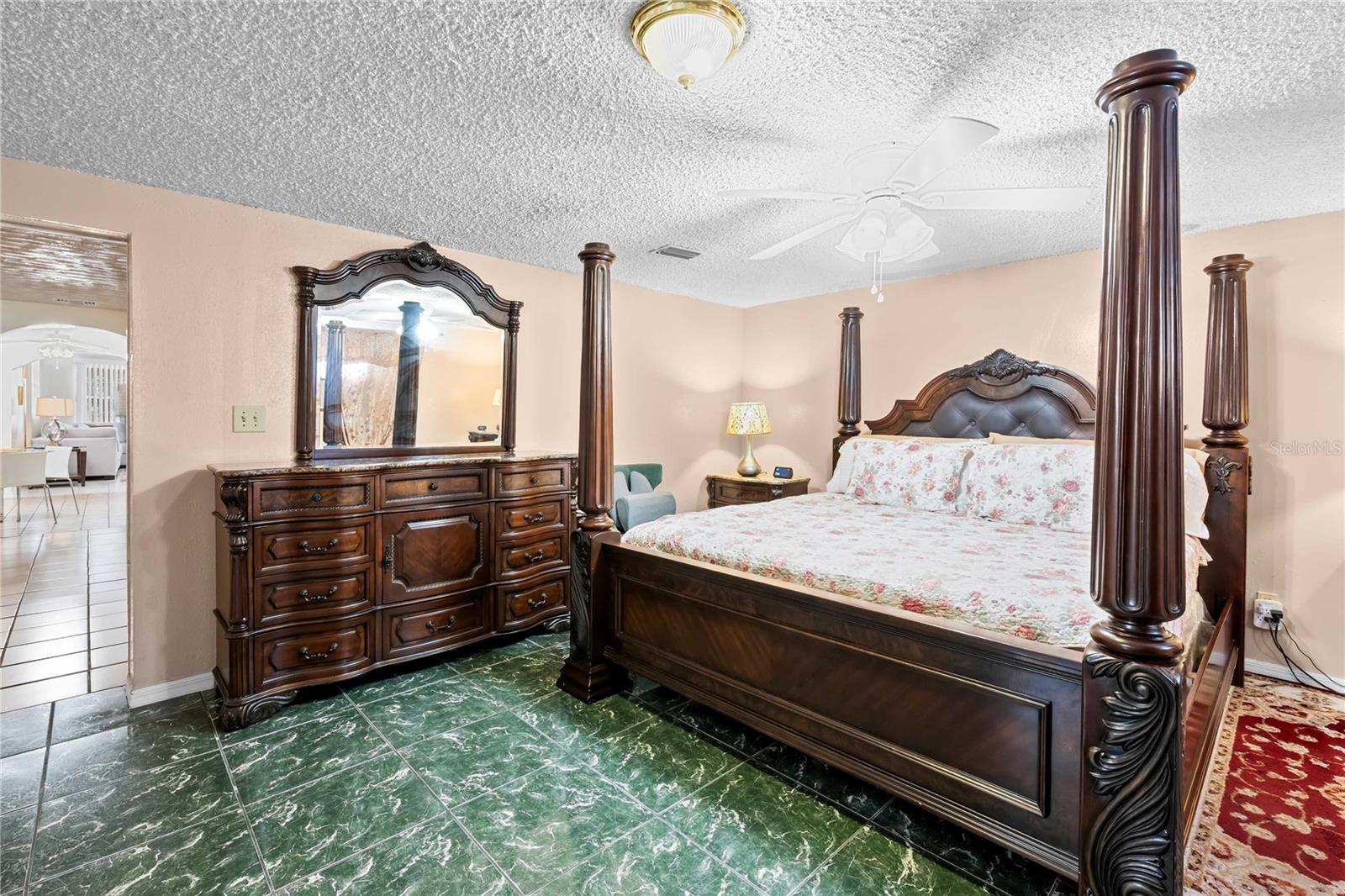 Image 17 of 35 For 1210 Gladys Avenue