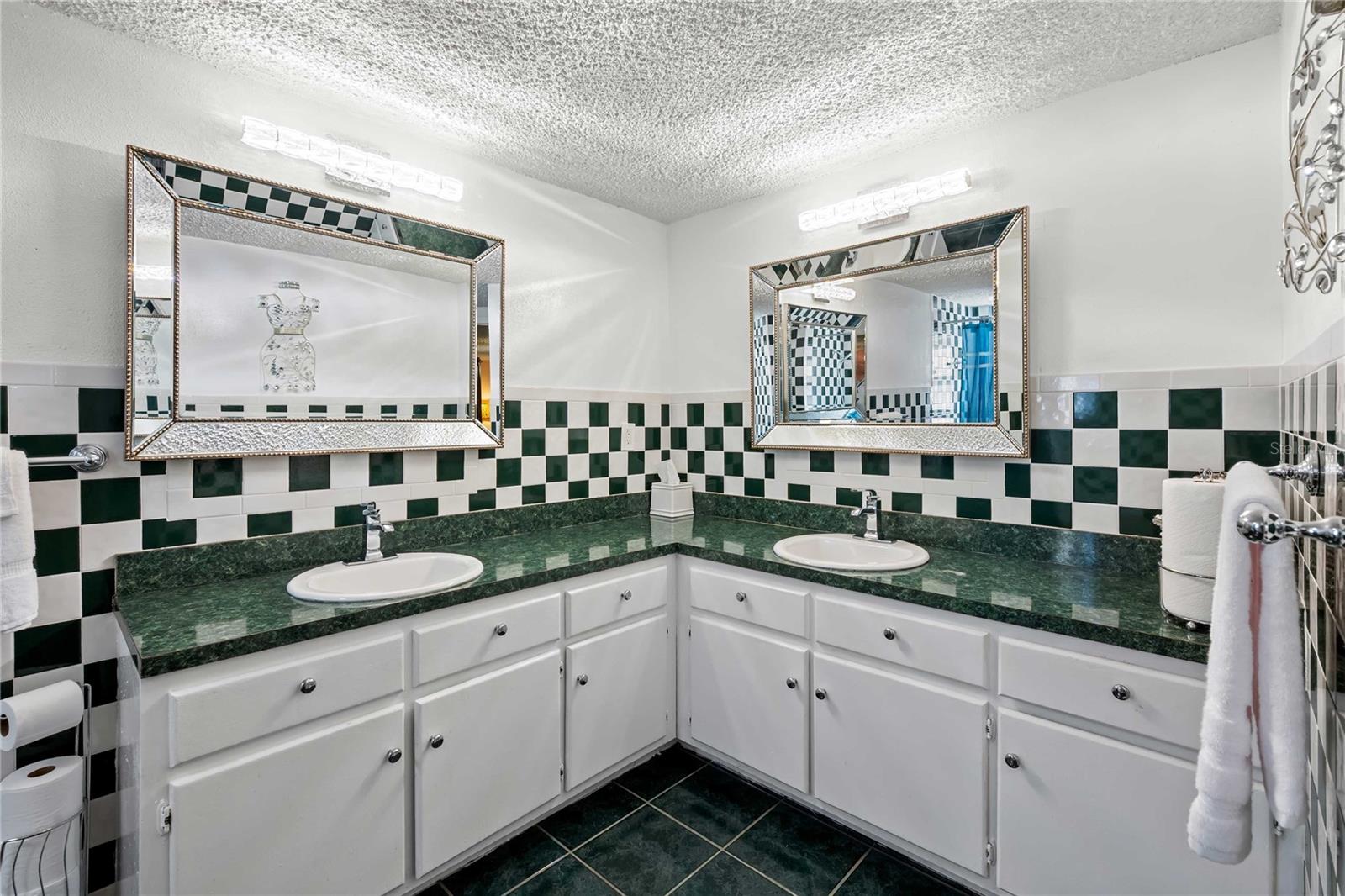 Image 19 of 35 For 1210 Gladys Avenue