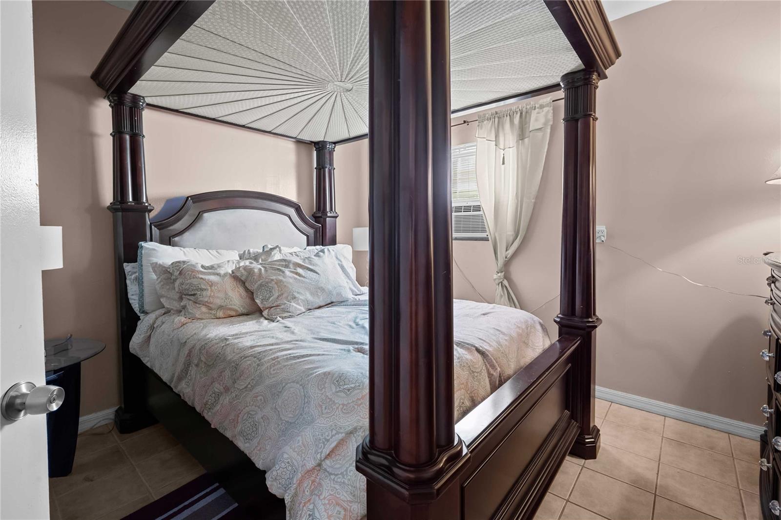 Image 21 of 35 For 1210 Gladys Avenue