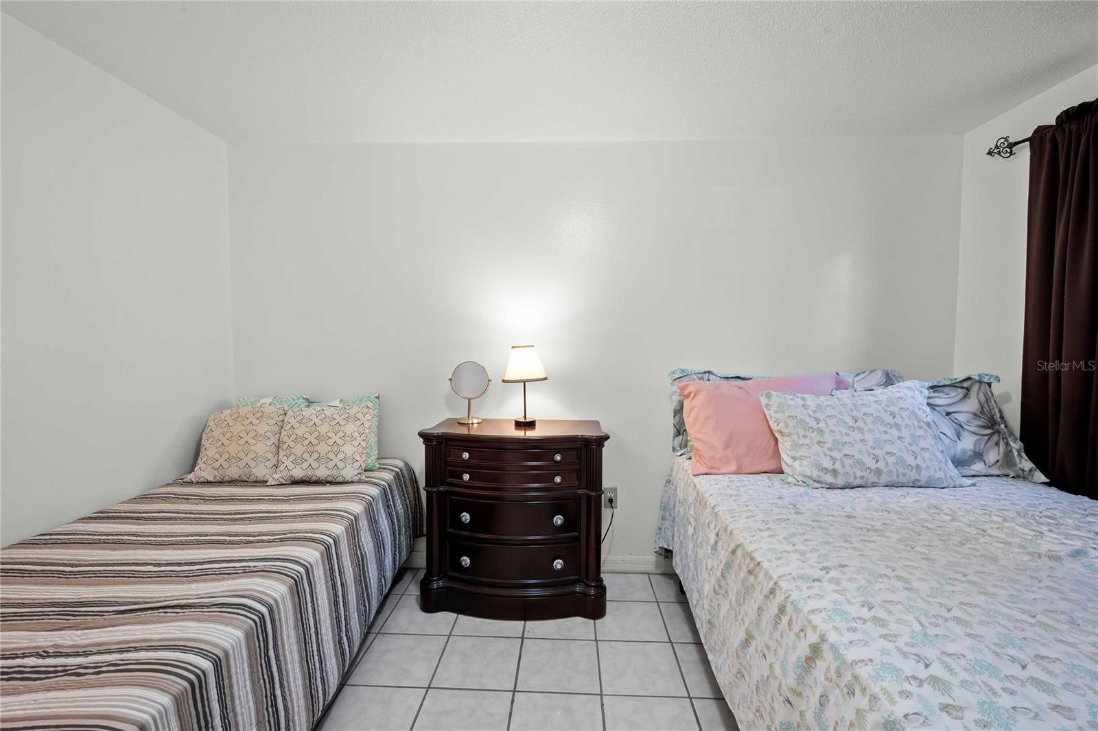 Image 27 of 35 For 1210 Gladys Avenue