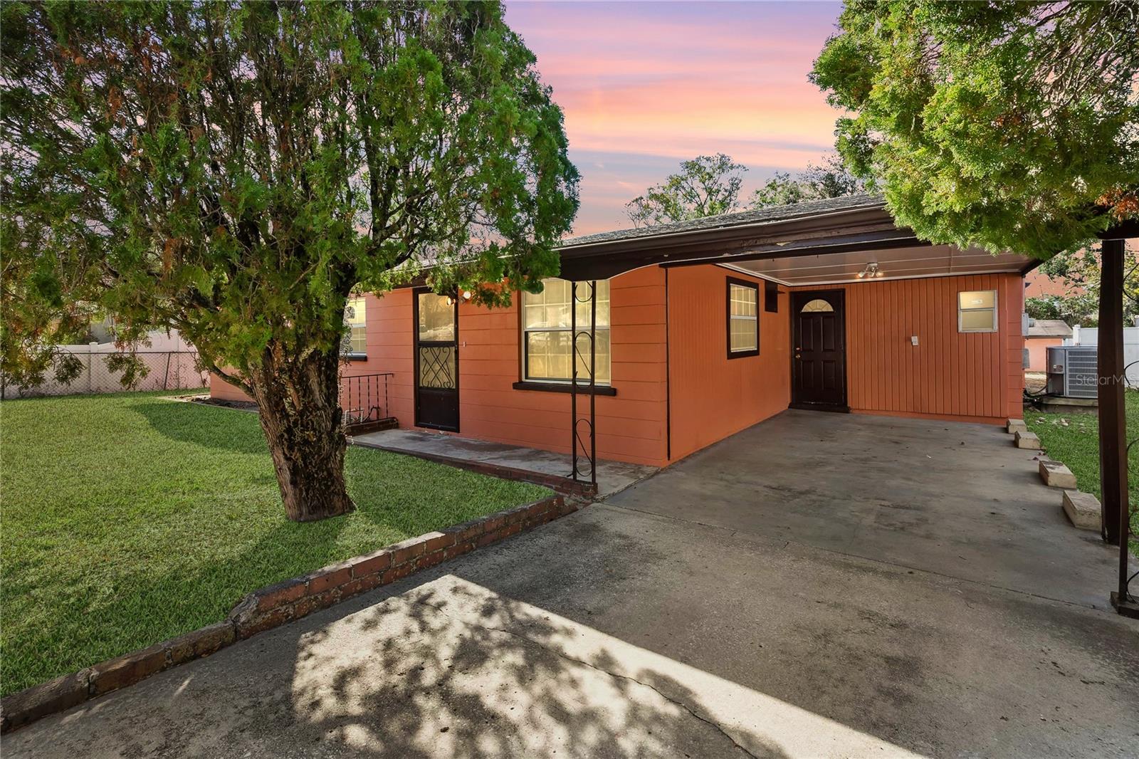 Image 4 of 35 For 1210 Gladys Avenue