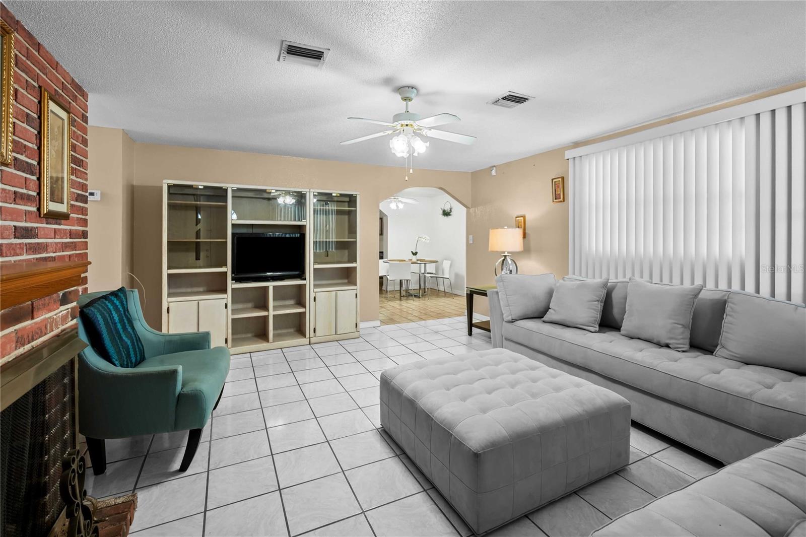 Image 5 of 35 For 1210 Gladys Avenue