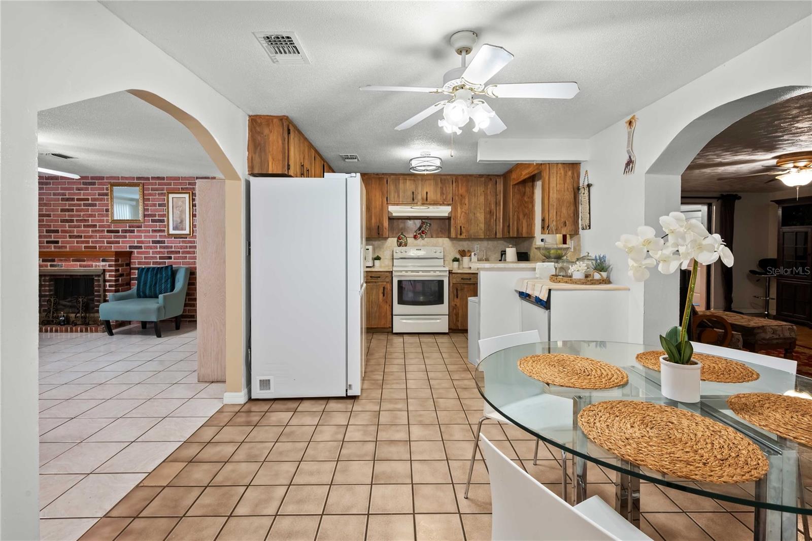 Image 8 of 35 For 1210 Gladys Avenue