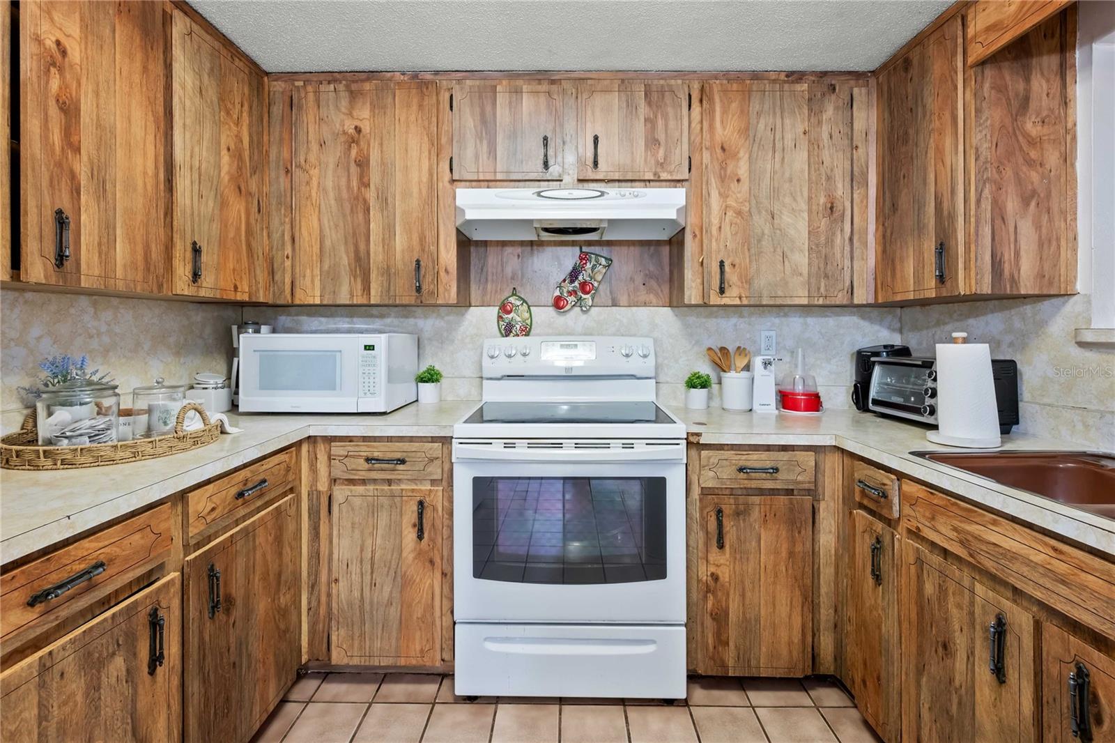 Image 9 of 35 For 1210 Gladys Avenue