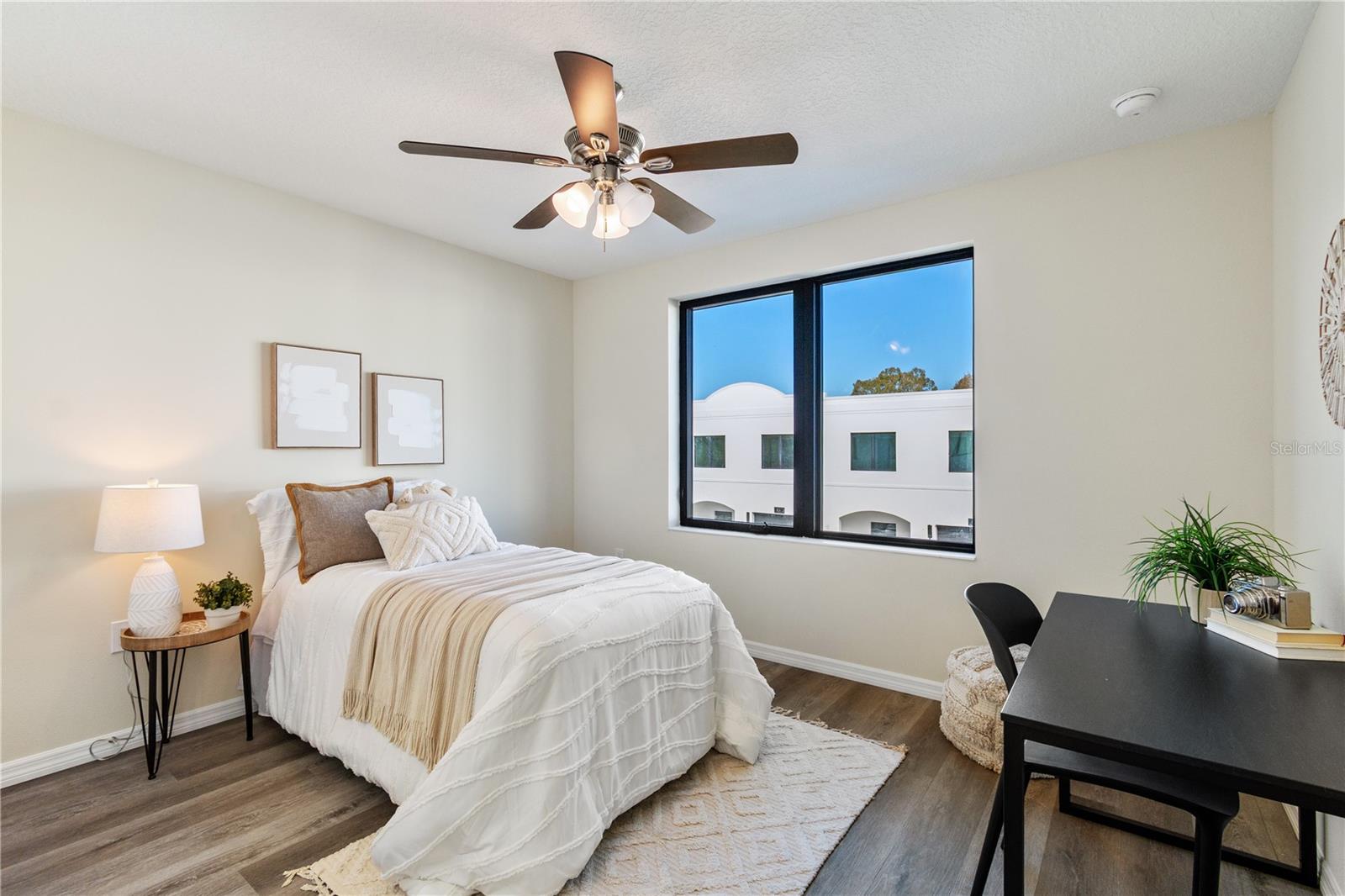 Image 24 of 27 For 4348 Cambio Gardens Court