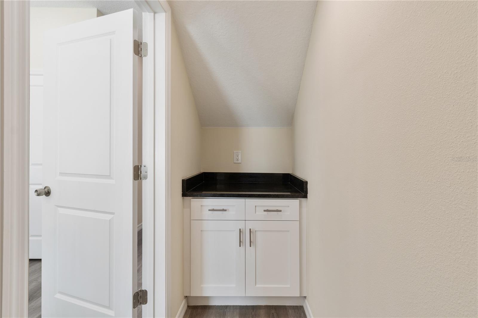 Image 16 of 27 For 4346 Cambio Gardens Court