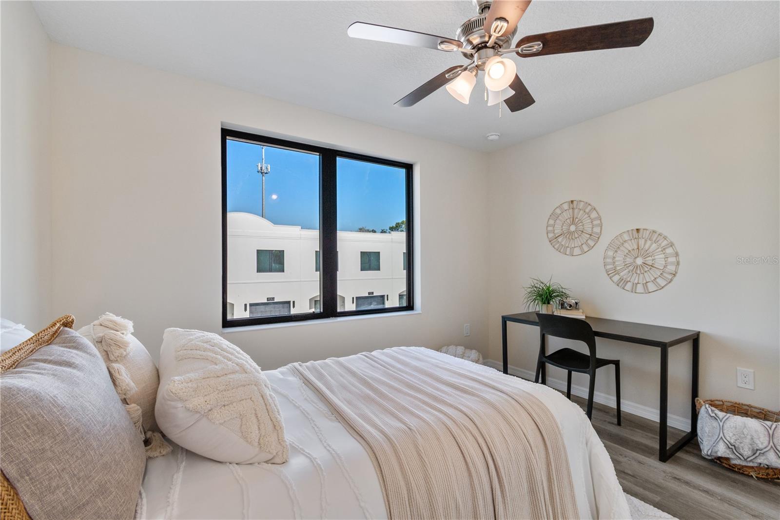 Image 23 of 27 For 4346 Cambio Gardens Court