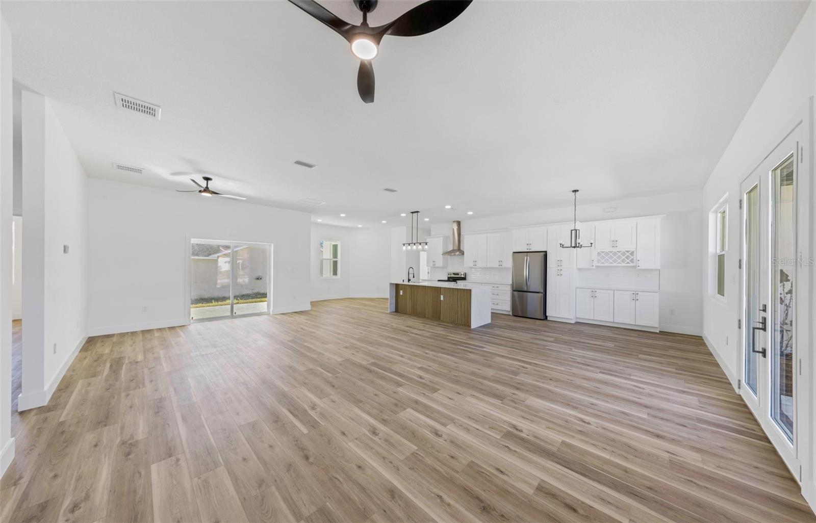 Image 14 of 79 For 18850 Green Park Road