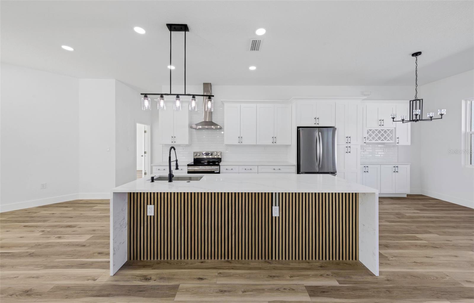 Image 16 of 79 For 18850 Green Park Road