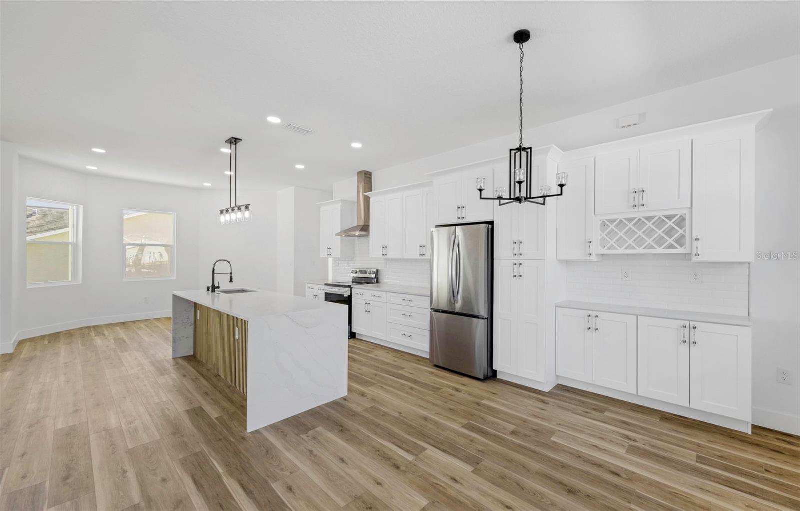 Image 18 of 79 For 18850 Green Park Road