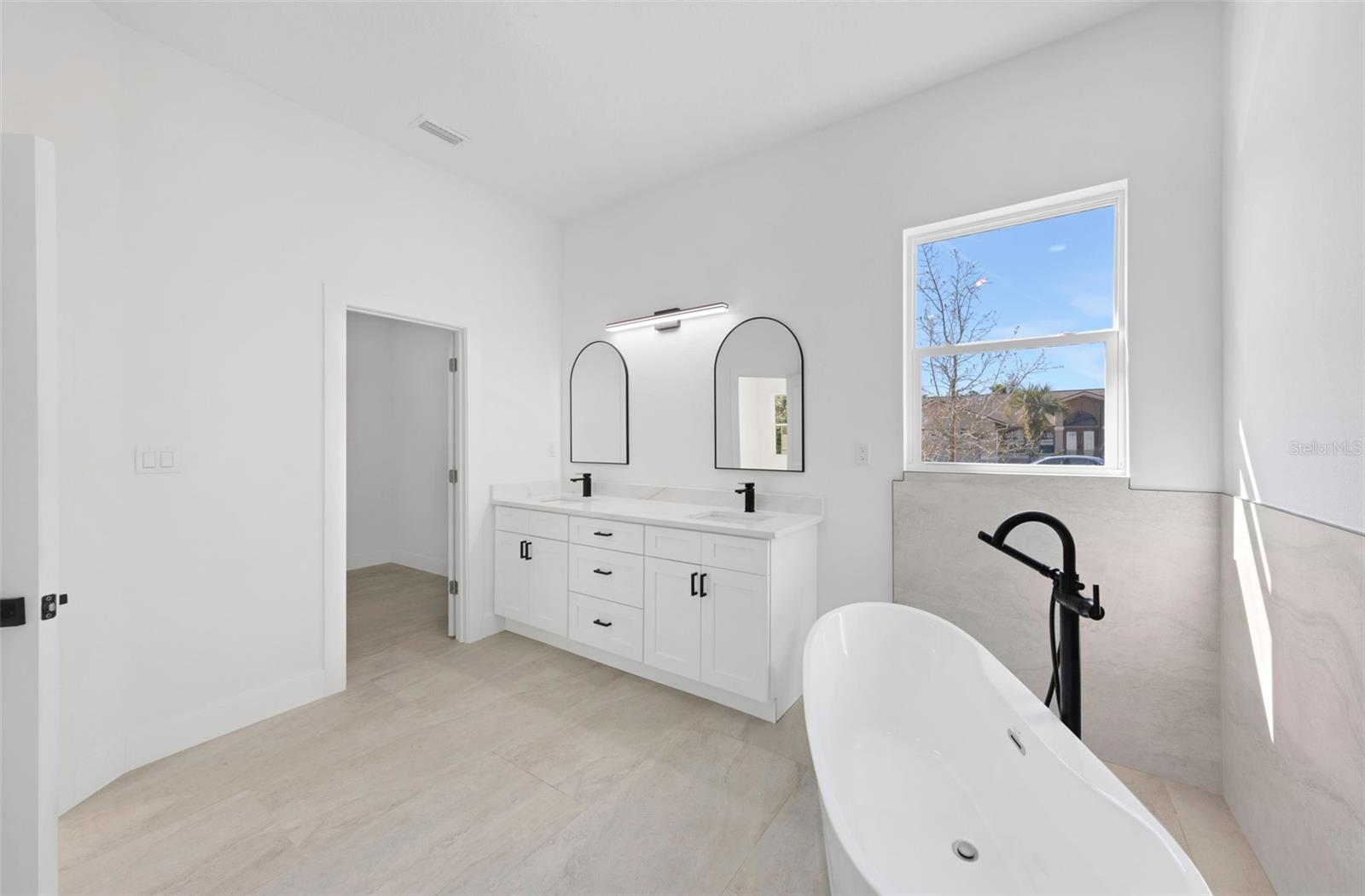 Image 32 of 79 For 18850 Green Park Road