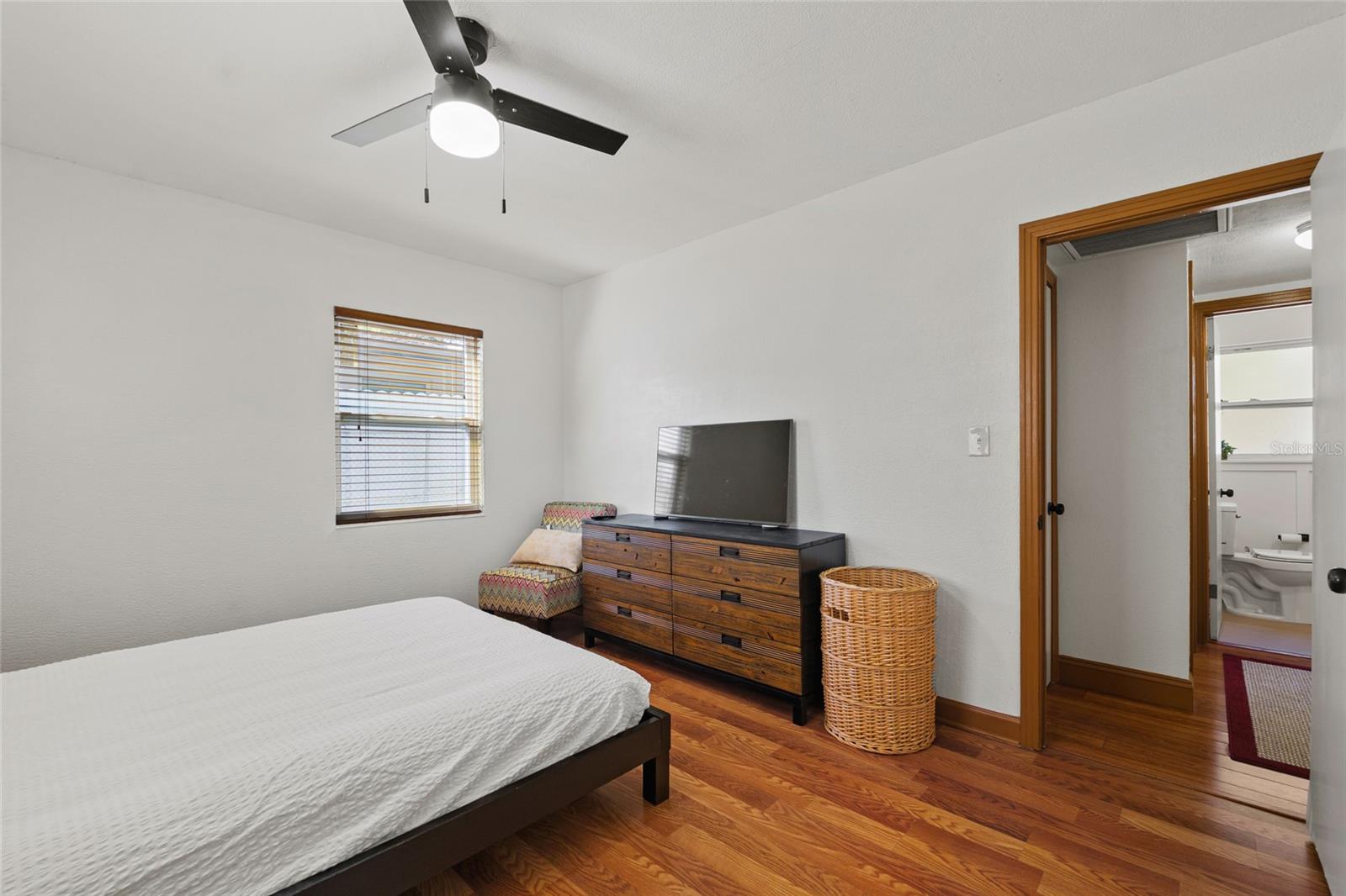 Image 21 of 51 For 1513 Meadowbrook Avenue