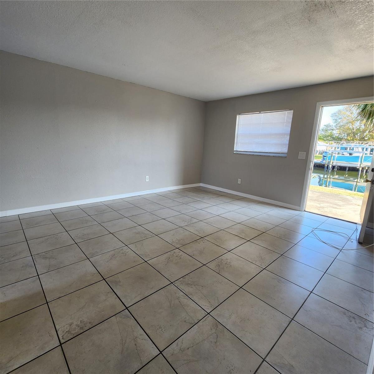 Listing photo id 11 for 1037 Apollo Beach Boulevard D