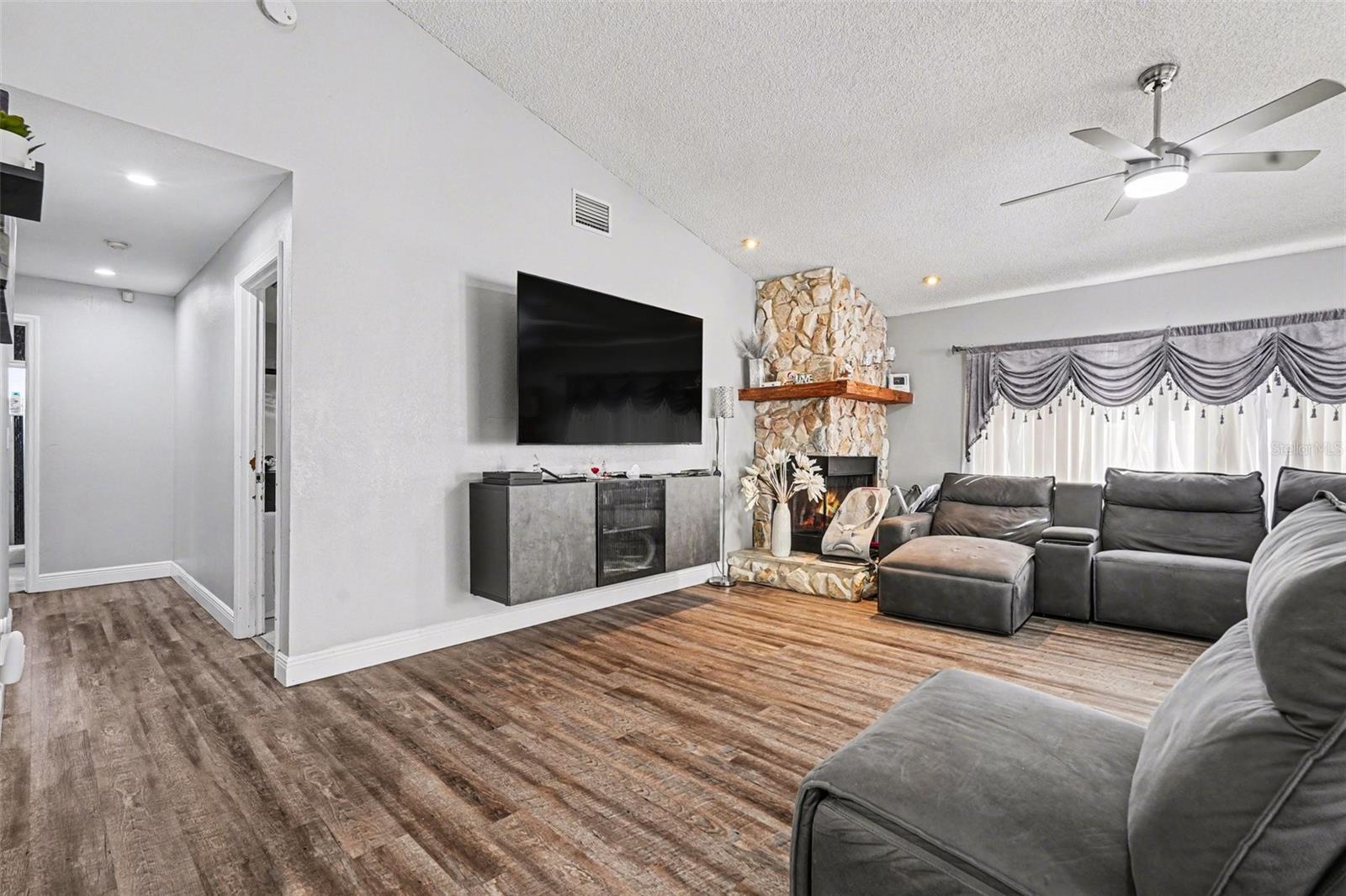 Image 9 of 30 For 1710 Tallowtree Circle