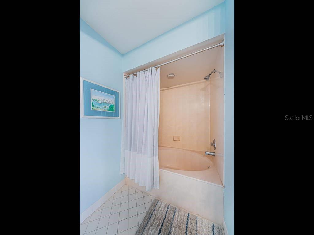 Image 12 of 26 For 6001 Bahia Del Mar Circle 527