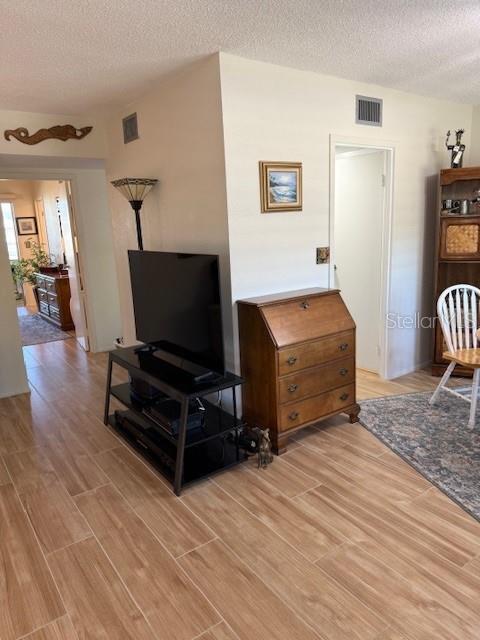 Image 9 of 41 For 1051 79th Avenue N 202