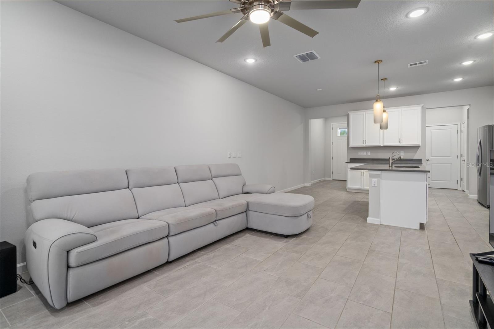 Image 12 of 41 For 8509 Primrose Willow Place