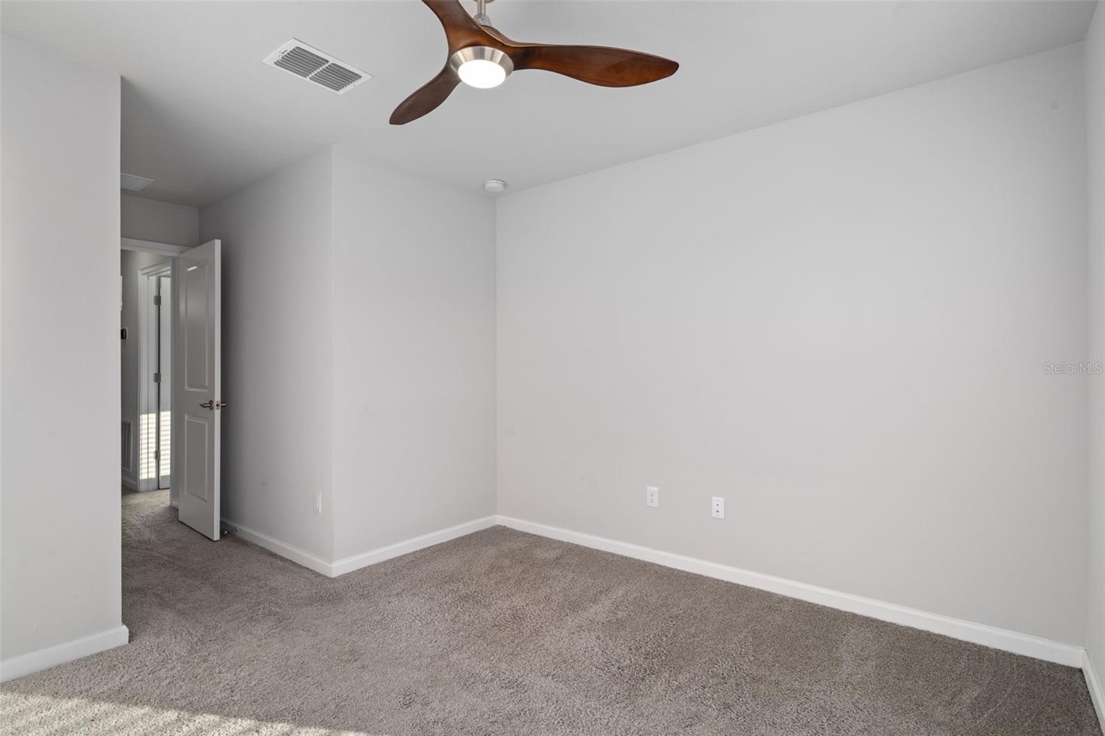 Image 26 of 41 For 8509 Primrose Willow Place