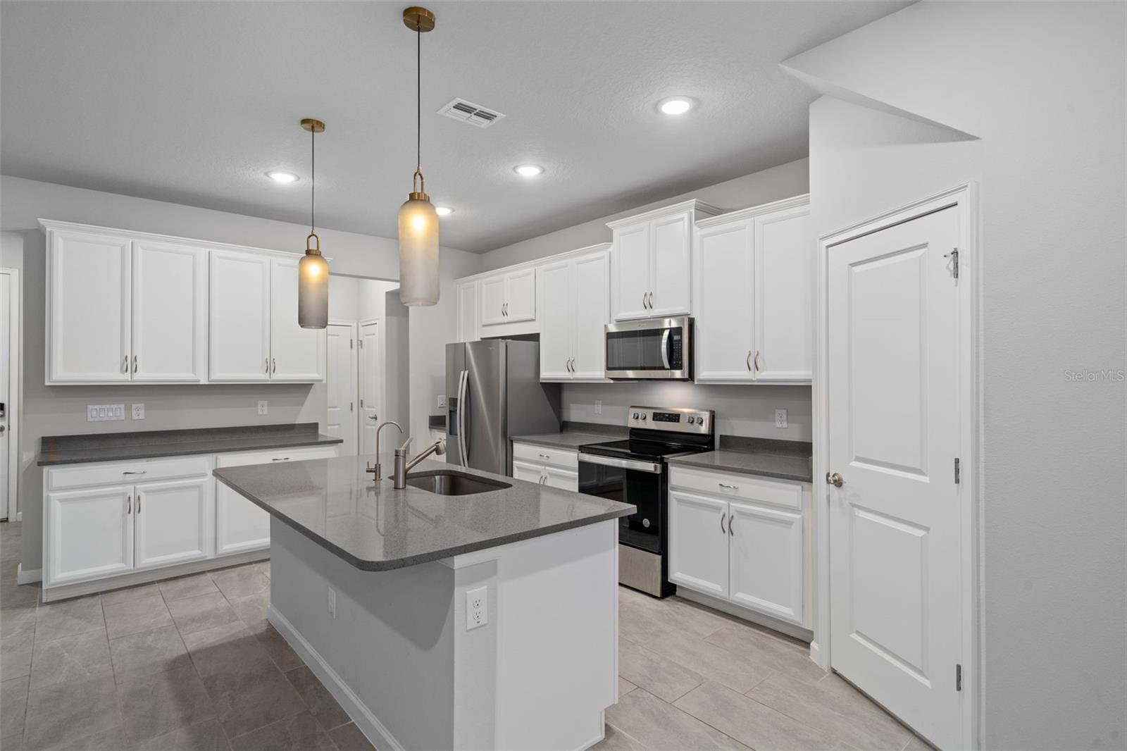 Image 5 of 41 For 8509 Primrose Willow Place