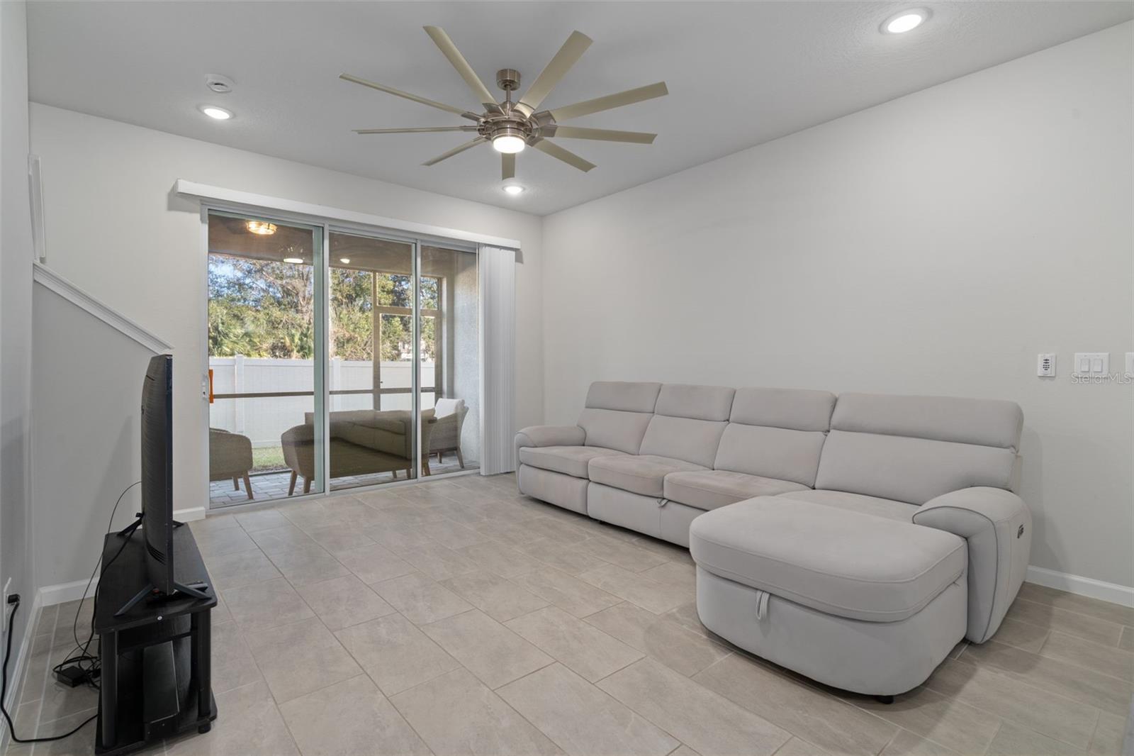 Image 9 of 41 For 8509 Primrose Willow Place