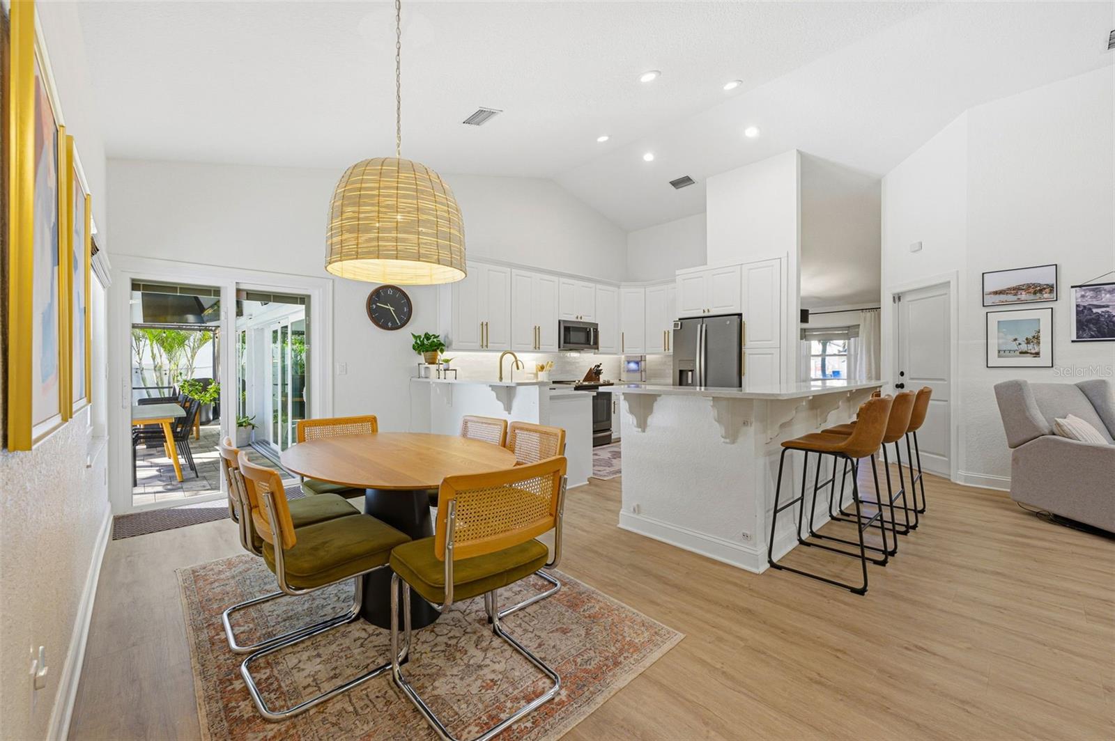 Image 11 of 42 For 3347 Lake Shore Lane