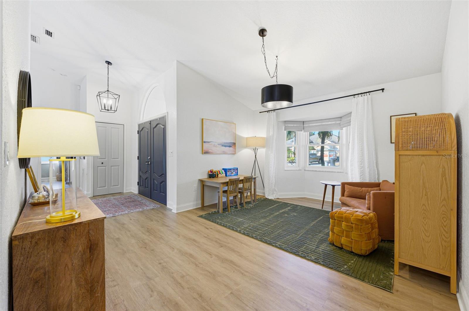 Image 19 of 42 For 3347 Lake Shore Lane