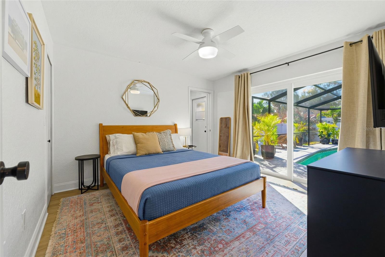 Image 20 of 42 For 3347 Lake Shore Lane