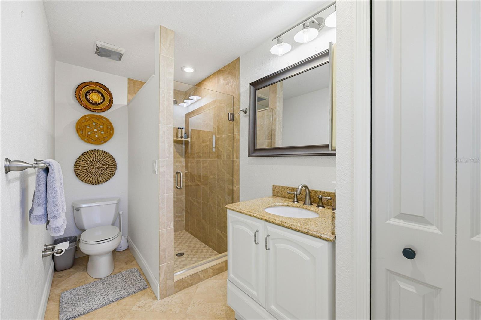 Image 22 of 42 For 3347 Lake Shore Lane