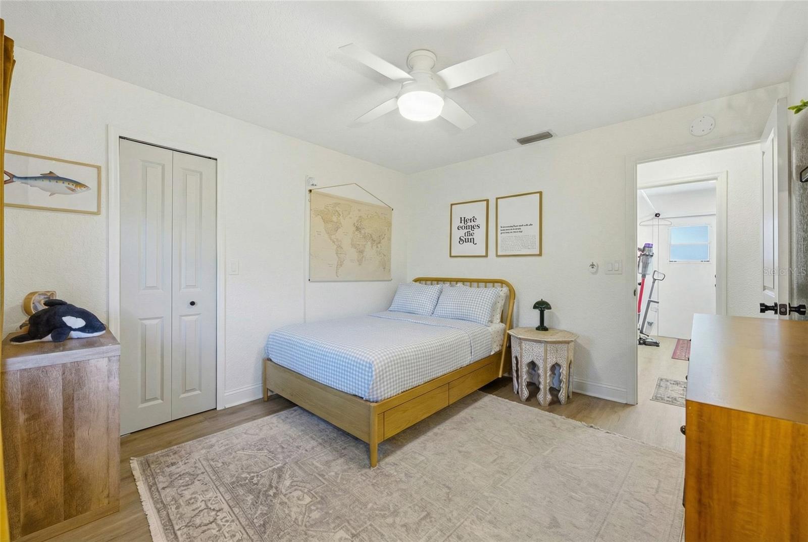 Image 24 of 42 For 3347 Lake Shore Lane