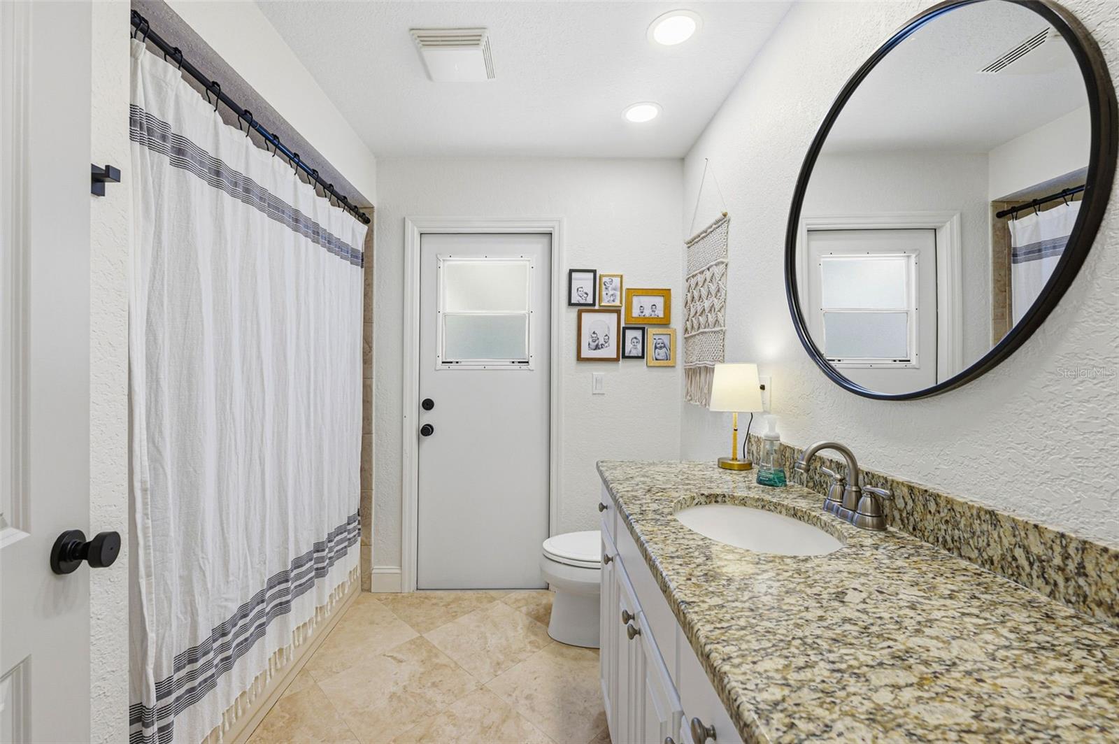 Image 27 of 42 For 3347 Lake Shore Lane