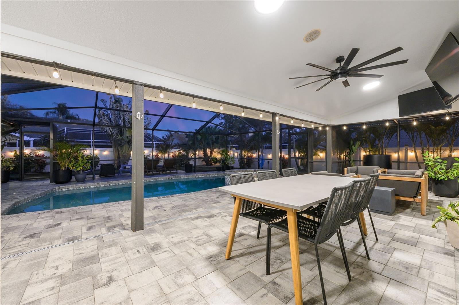 Image 37 of 42 For 3347 Lake Shore Lane