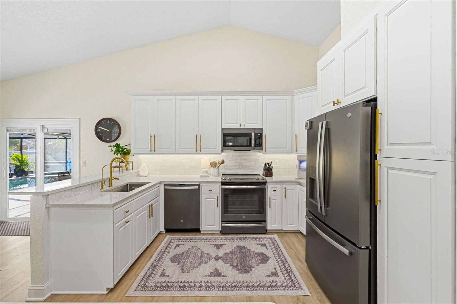 Image 4 of 42 For 3347 Lake Shore Lane