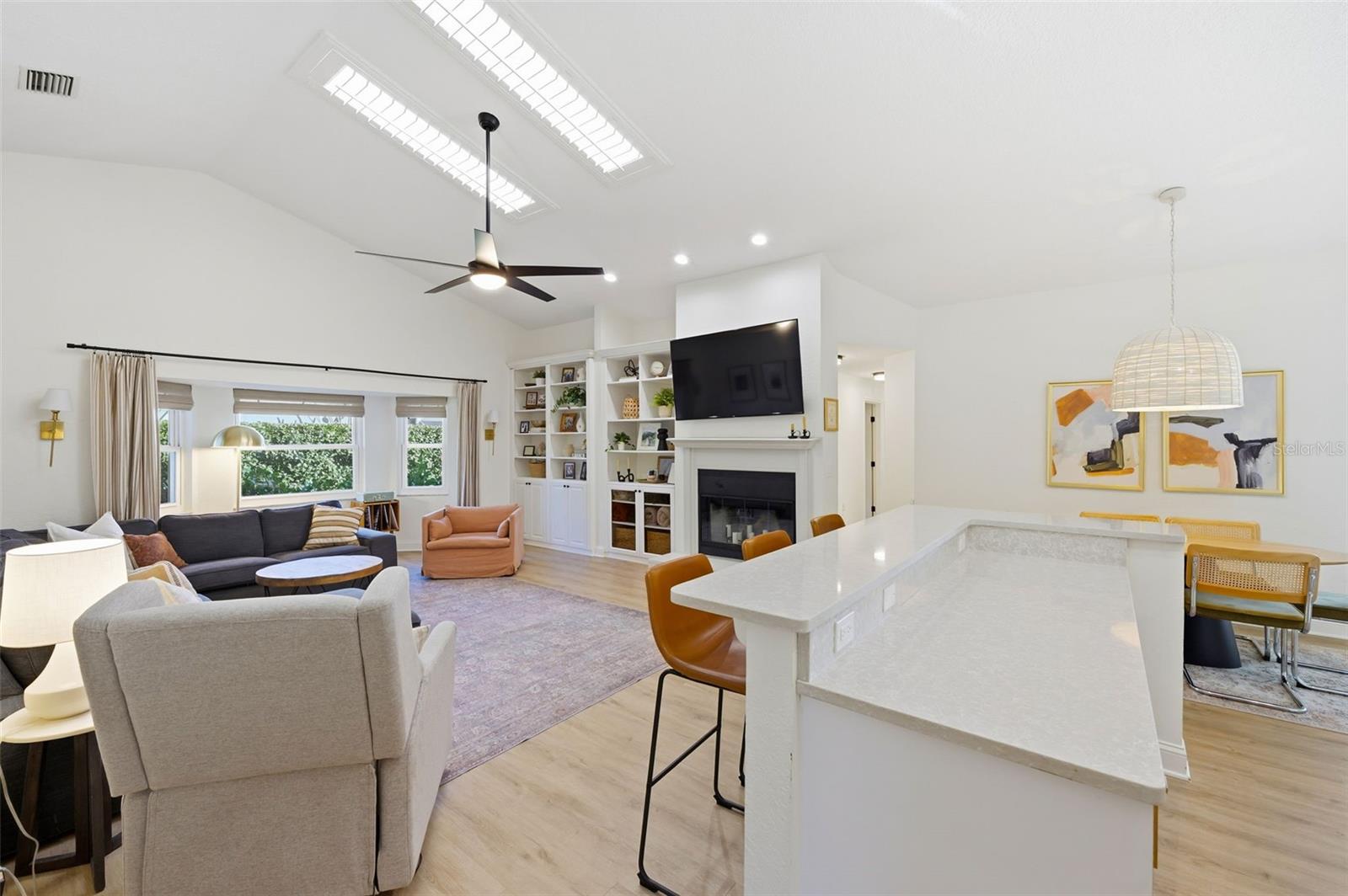 Image 6 of 42 For 3347 Lake Shore Lane